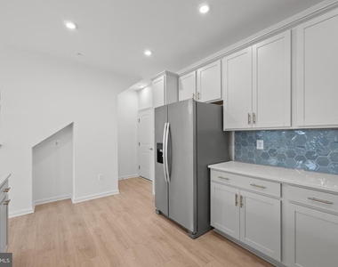 9942-a Count Fleet Crescent - Photo Thumbnail 11