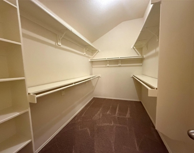 1341 Rainbow Parke Dr - Photo Thumbnail 8