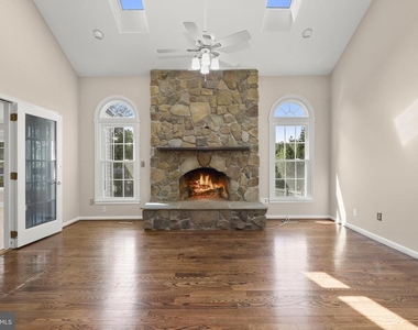 10217 Tuscany Road - Photo Thumbnail 9