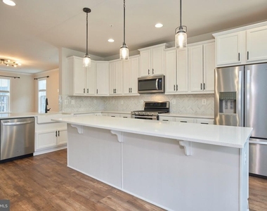 6228 Davinci Street - Photo Thumbnail 8