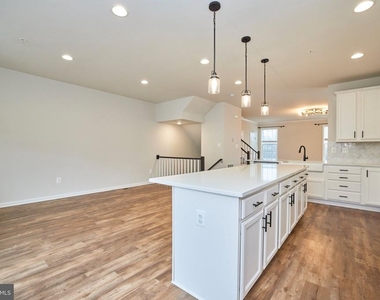 6228 Davinci Street - Photo Thumbnail 5