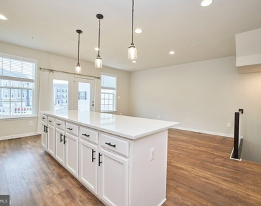 6228 Davinci Street - Photo Thumbnail 6