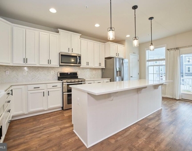 6228 Davinci Street - Photo Thumbnail 7