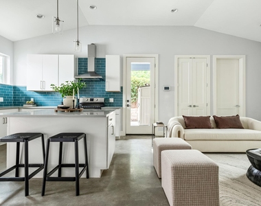 1703 Perez St - Photo Thumbnail 8