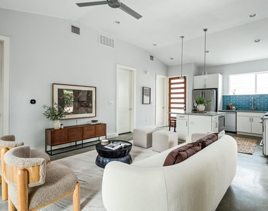 1703 Perez St - Photo Thumbnail 5