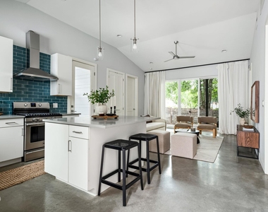 1703 Perez St - Photo Thumbnail 3