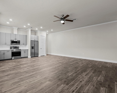 865 Limmer Loop - Photo Thumbnail 1