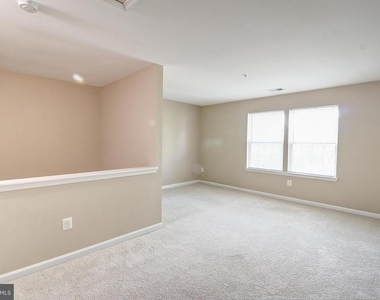 586 Eisenhower Drive - Photo Thumbnail 15