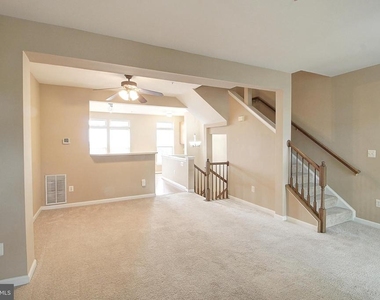 586 Eisenhower Drive - Photo Thumbnail 7