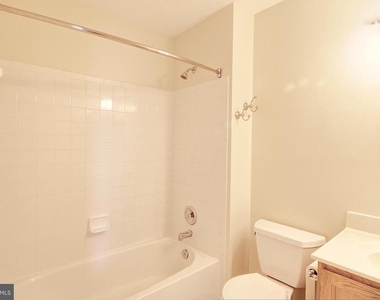 586 Eisenhower Drive - Photo Thumbnail 18