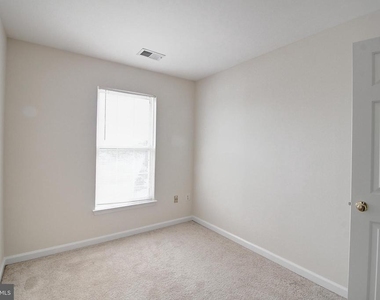 586 Eisenhower Drive - Photo Thumbnail 13