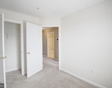 586 Eisenhower Drive - Photo Thumbnail 14