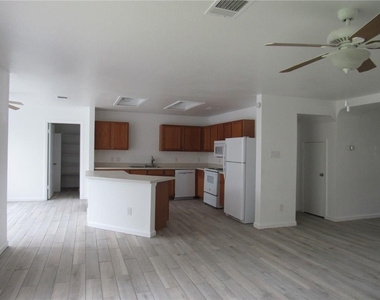 2107 Deer Creek Trl - Photo Thumbnail 6