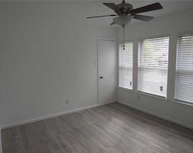 2107 Deer Creek Trl - Photo Thumbnail 14