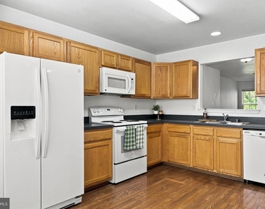 387 Cambridge Place - Photo Thumbnail 4