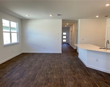 3025 Egan Dr - Photo Thumbnail 2