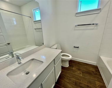 3025 Egan Dr - Photo Thumbnail 10