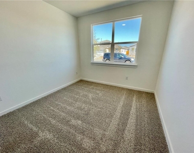 3025 Egan Dr - Photo Thumbnail 12