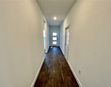 3025 Egan Dr - Photo Thumbnail 3