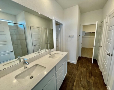 3025 Egan Dr - Photo Thumbnail 6