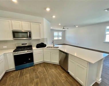 3025 Egan Dr - Photo Thumbnail 8