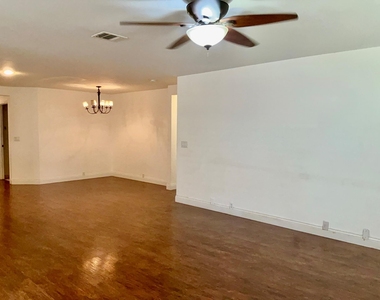 789 Kingfisher Ln - Photo Thumbnail 4
