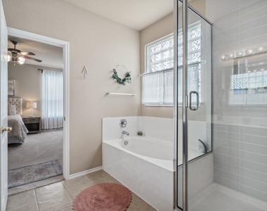 2913 Fleet Dr - Photo Thumbnail 14