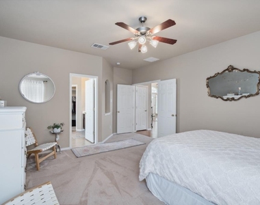 2913 Fleet Dr - Photo Thumbnail 12