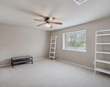 2913 Fleet Dr - Photo Thumbnail 18