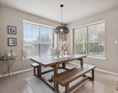 2913 Fleet Dr - Photo Thumbnail 4
