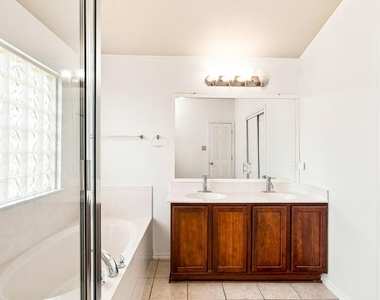 3232 Clinton Pl - Photo Thumbnail 13