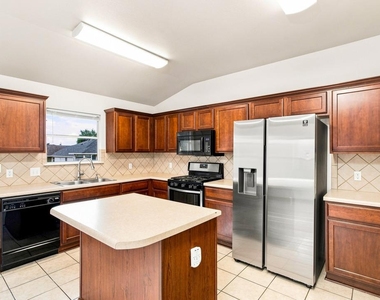 3232 Clinton Pl - Photo Thumbnail 6