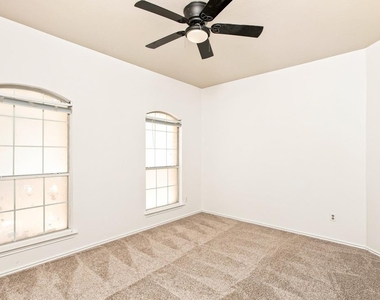 3232 Clinton Pl - Photo Thumbnail 16