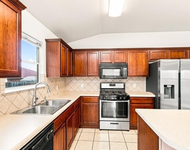 3232 Clinton Pl - Photo Thumbnail 7