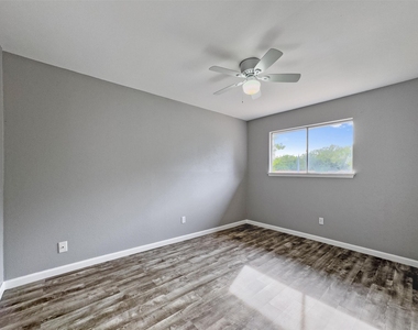 10403 Golden Meadow Dr - Photo Thumbnail 17