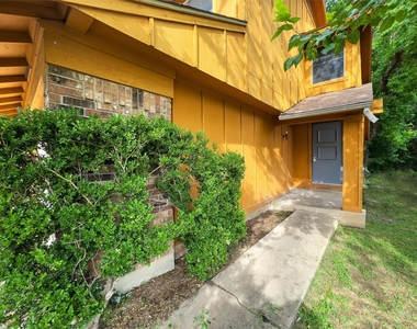10403 Golden Meadow Dr - Photo Thumbnail 2