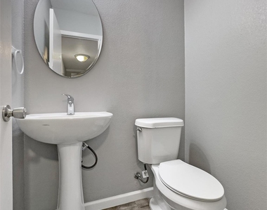 10403 Golden Meadow Dr - Photo Thumbnail 12