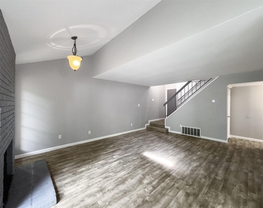 10403 Golden Meadow Dr - Photo Thumbnail 3