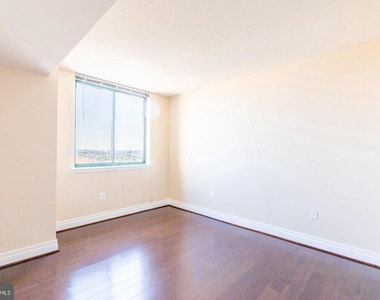414 Water Street - Photo Thumbnail 7