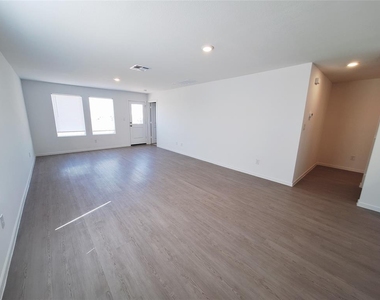 510 Firedance Ct - Photo Thumbnail 3