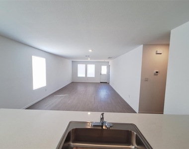 510 Firedance Ct - Photo Thumbnail 8
