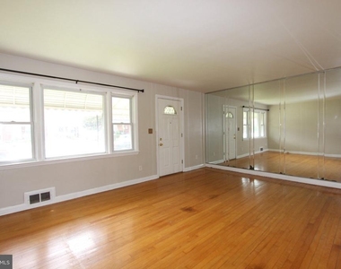 1612 Sherwood Avenue - Photo Thumbnail 3