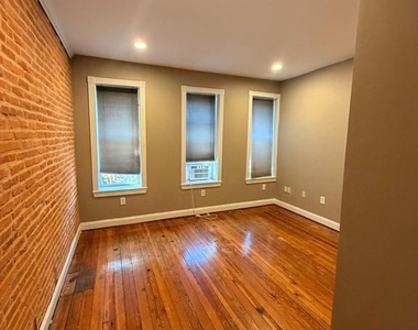 1305 S Hanover Street S - Photo Thumbnail 6