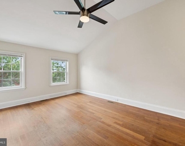 1814 E Pratt Street - Photo Thumbnail 24