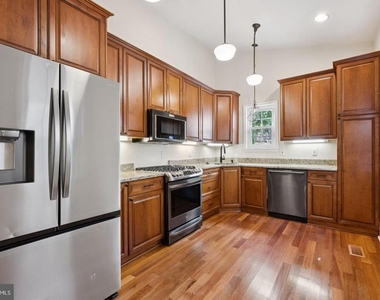 1814 E Pratt Street - Photo Thumbnail 7