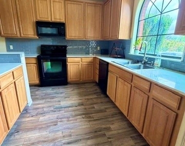 1405 Delsie Dr - Photo Thumbnail 2