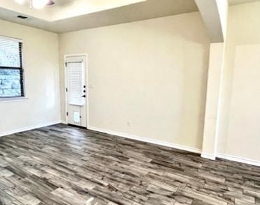 1405 Delsie Dr - Photo Thumbnail 3