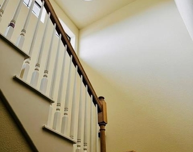 1405 Delsie Dr - Photo Thumbnail 9