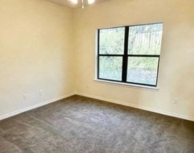 1405 Delsie Dr - Photo Thumbnail 13