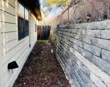 1405 Delsie Dr - Photo Thumbnail 14